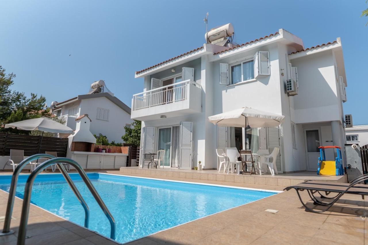 Sun & Private Villa Protaras